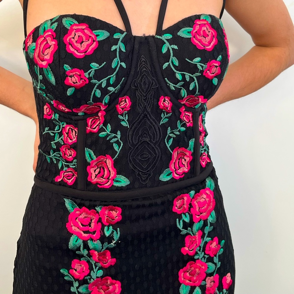 Bebe floral embroidered sexy Rose harness dress size 10